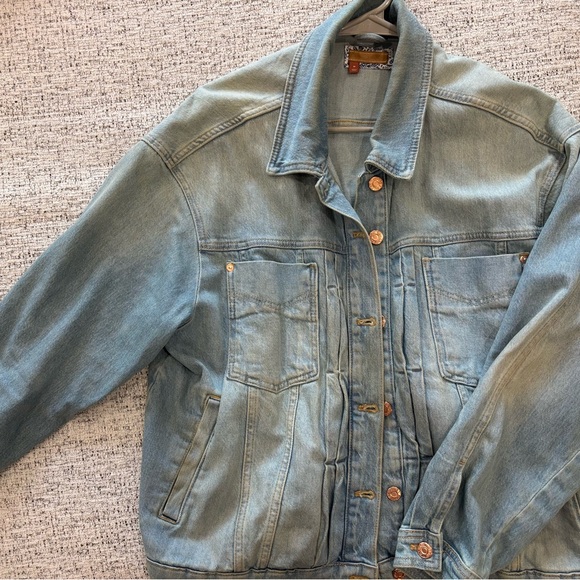Pilcro Anthropologie Comeback Boyfriend Denim Jacket color Denim Light sz Medium - Picture 1 of 3
